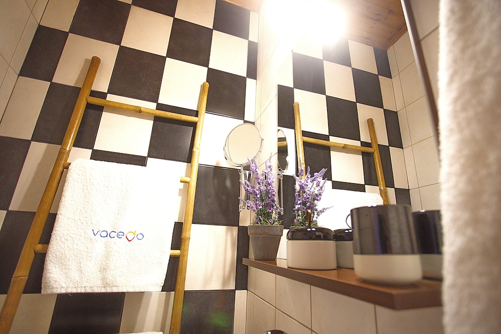 Nonas House en Corfu — bathroom