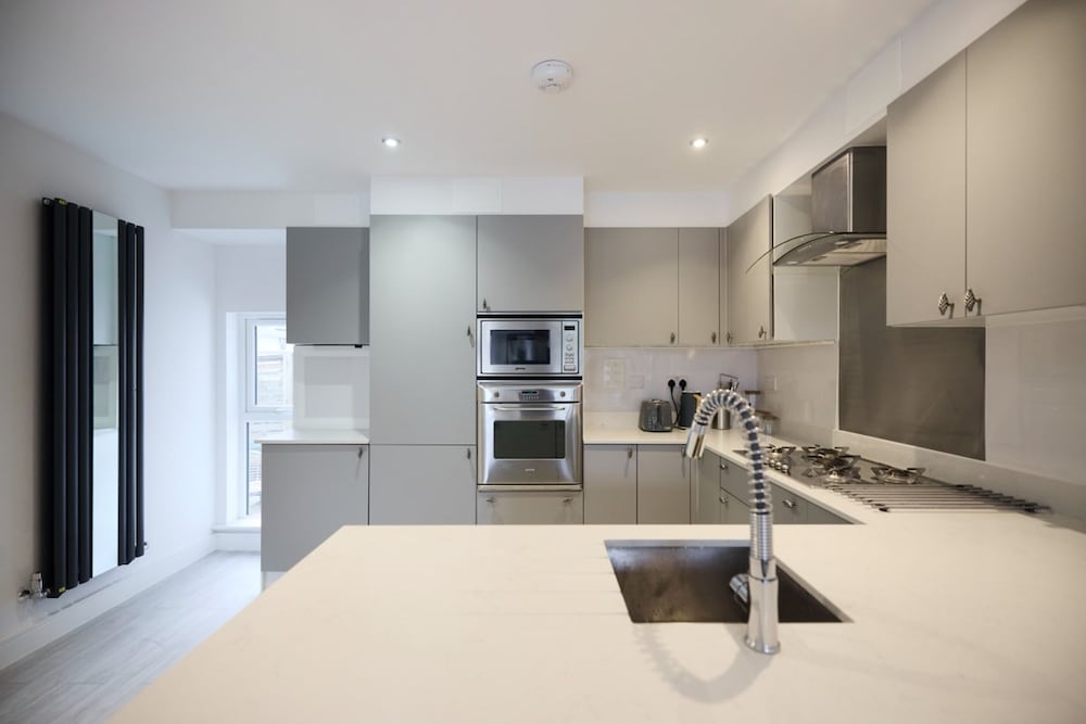 The Kingswood Place - Modern 2bdr With Terrace