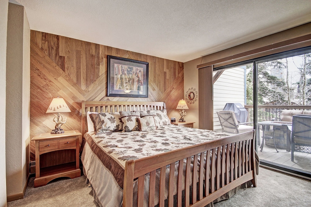 Longbranch 216 2 Bedroom Condo by RedAwning