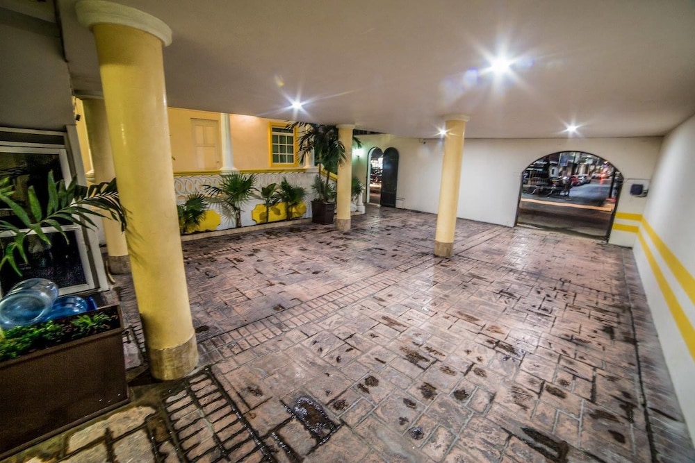 Hotel Casa Blanca - Property Image 2