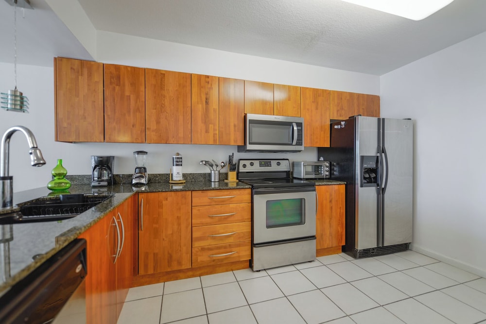 Sky High 31st Floor Condo W Parking