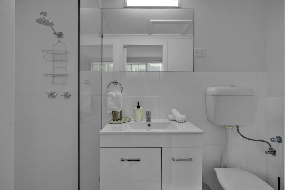 Bright 1-bed Unit With Balcony in Central Adelaide