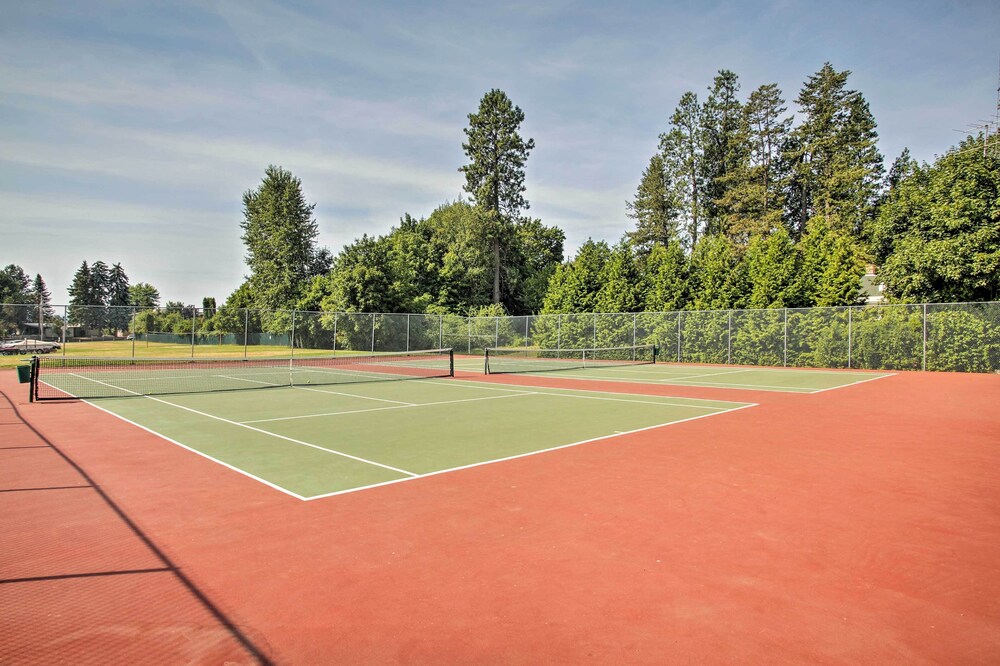 Sandpoint Vacations - Lake Pend Oreille Condo w/ Porch  Mountain View! - Property Image 13