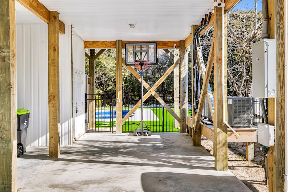 Across the Pond by Topsail Realty