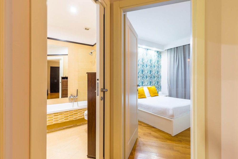 Stylish Apartment a Piazza Municipio by Wonderful Italy
