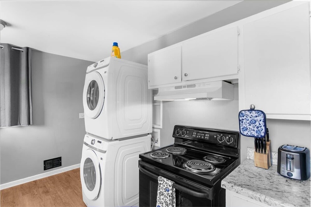 Broadmoor Bungalow - Both Units