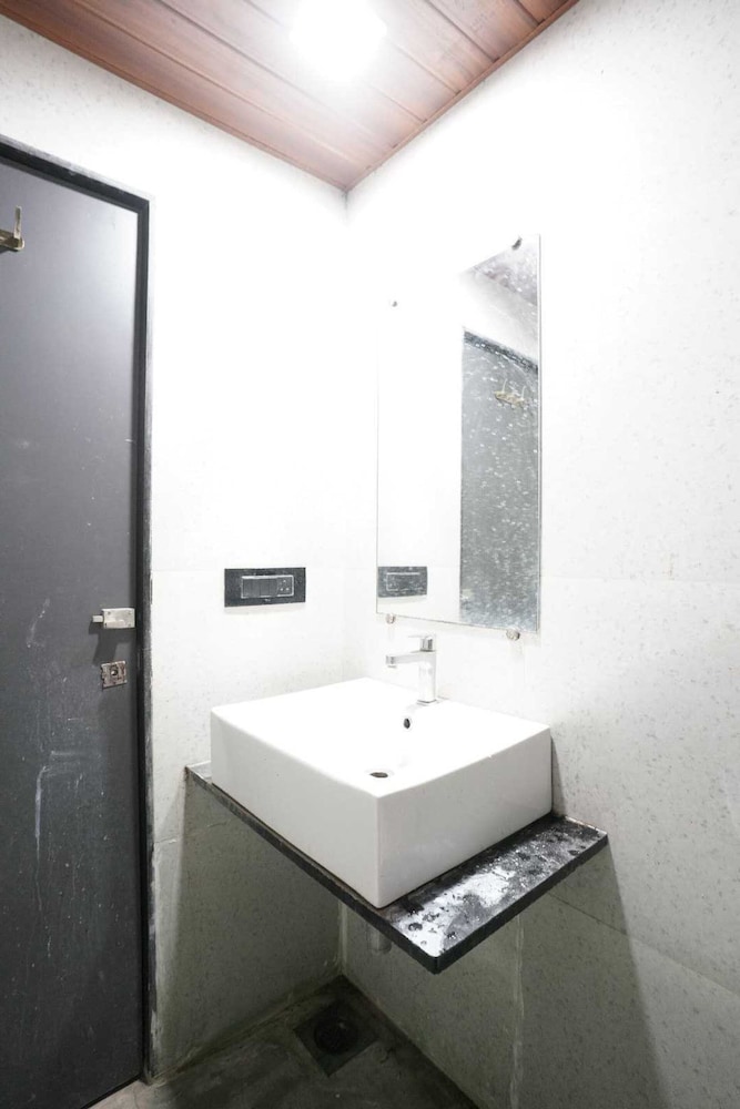 Single Bed Stays in Mixed Dormitory Room Andheri