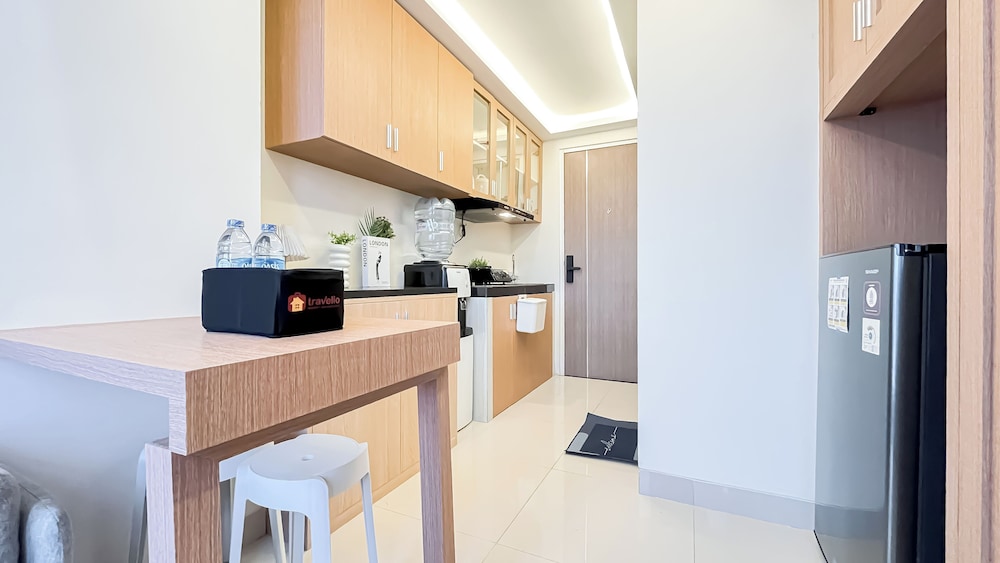 Quiet And Strategic Studio Loft At Apple 1 Condovilla Apartment