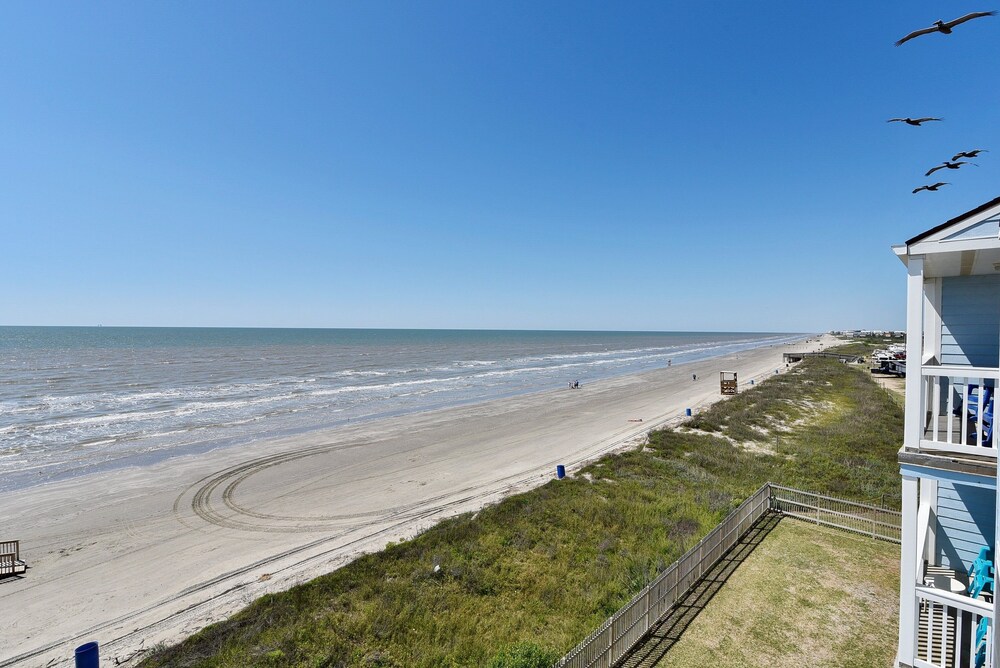 Seascape 1311 2 Bedroom Condo by RedAwning