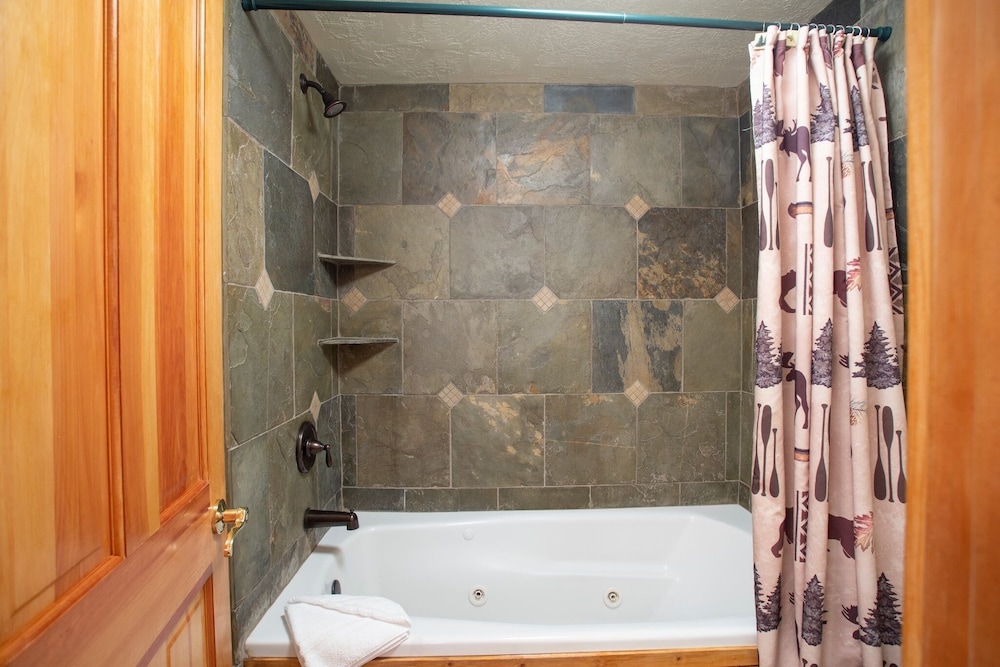 Comstock Lodge at Deer Valley Resort - Two Bedroom Condo with Hot Tub #101 2 Condo