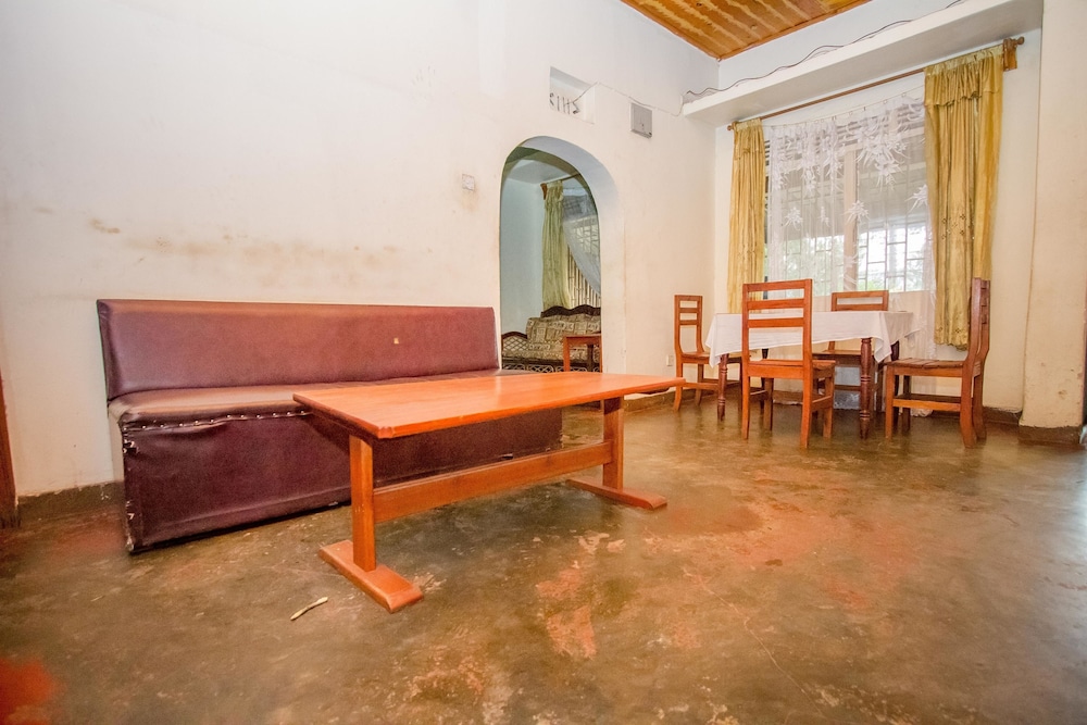 Sabinyo Guest House