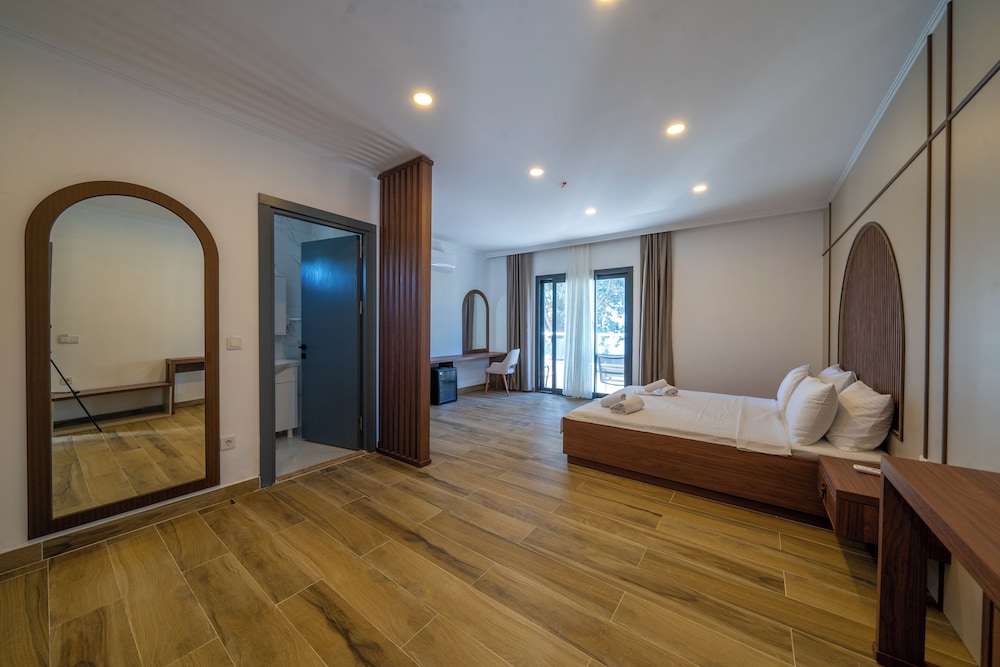 Halikarya Hotel & Restaurant Beach