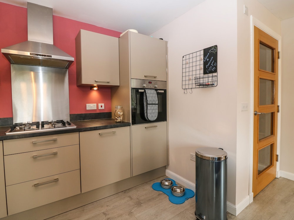 11 Ambleside Court