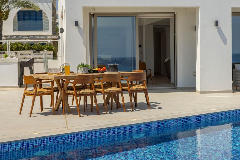 Protaras Beachfront Villla Mimosa