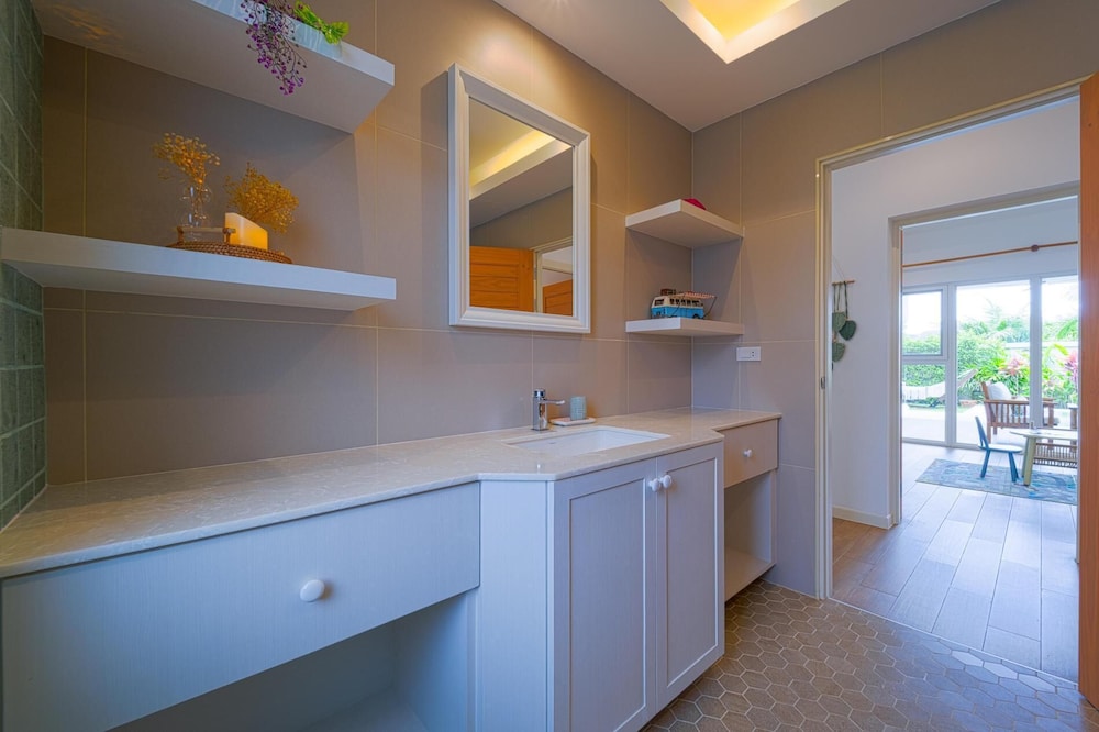 TropicalFamilyVilla w Pool&Garden ML103