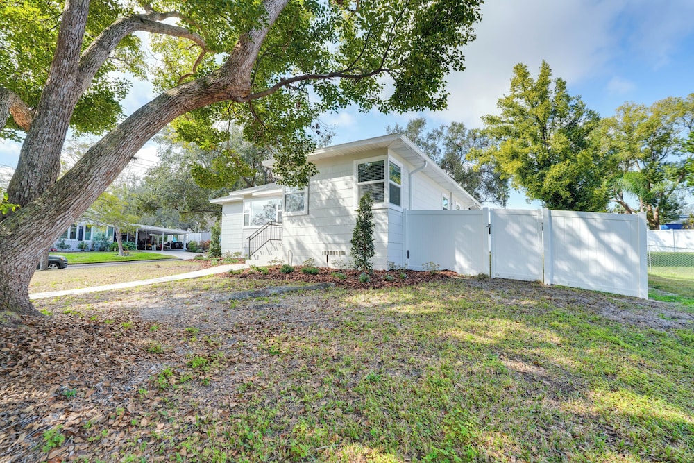 Mid-century Lakeland Home w/ Game Room!