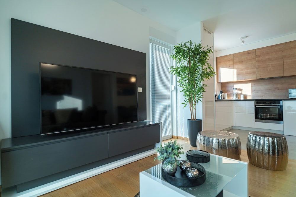 Apartment Wing 77