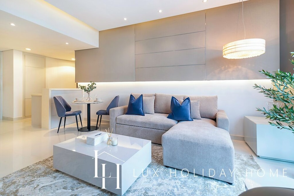 LUX The Voleo Canal View Suite