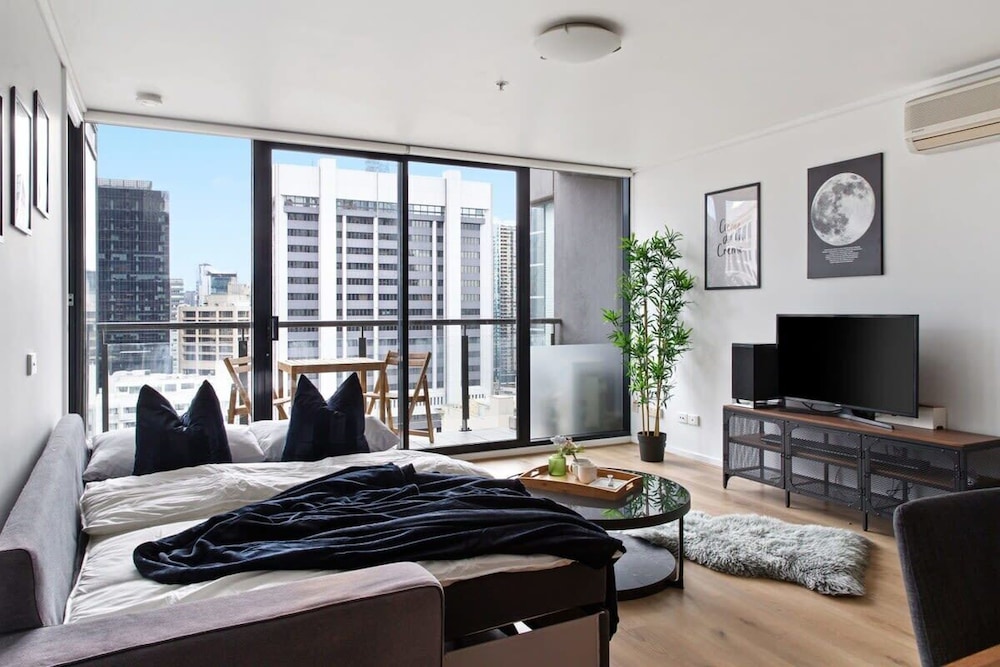 A 3BR Apt Next to Southern Cross, Free Parking