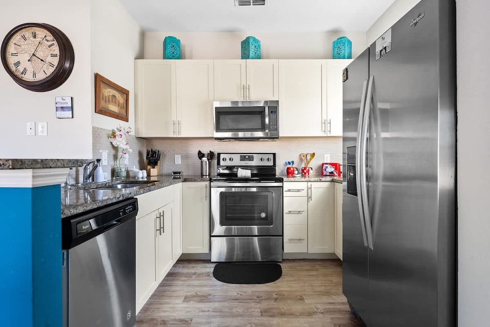 Modern Decor at West Lucaya 4 BR Wl8989