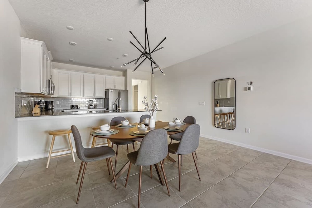 3BR up to 8 People at Champions Gate
