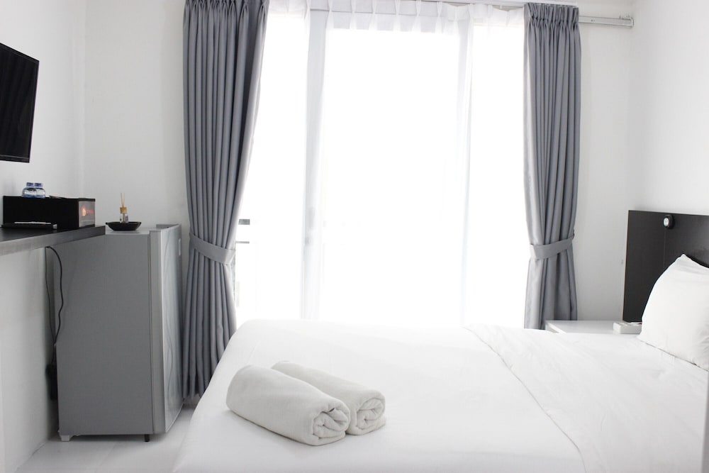 Stylish Studio Room Grand Asia Afrika Apartment By Travelio 14