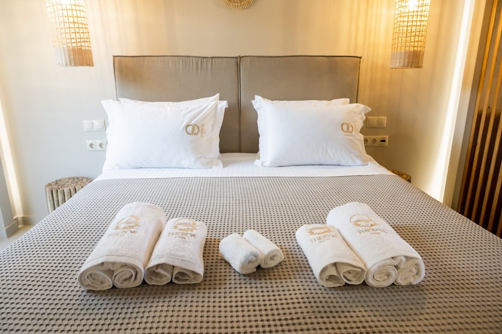 Theros Suites photo 3