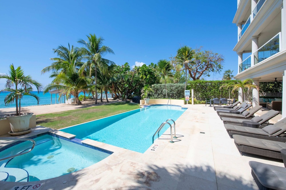 Seabreeze 8 - Luxury 4-bedroom on Seven Mile Beach