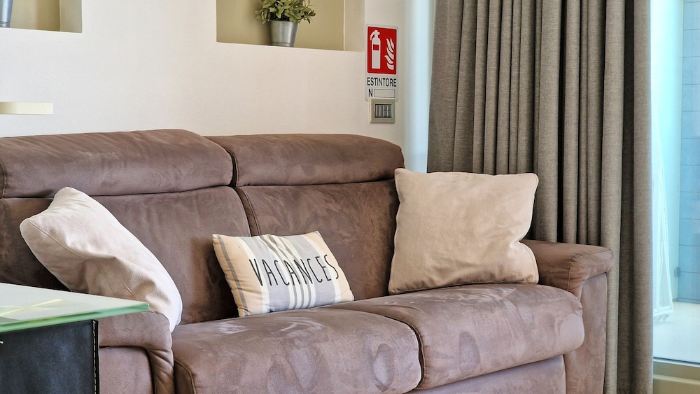 Suite Le Vele Sea View Sleeps 4 and Wifi