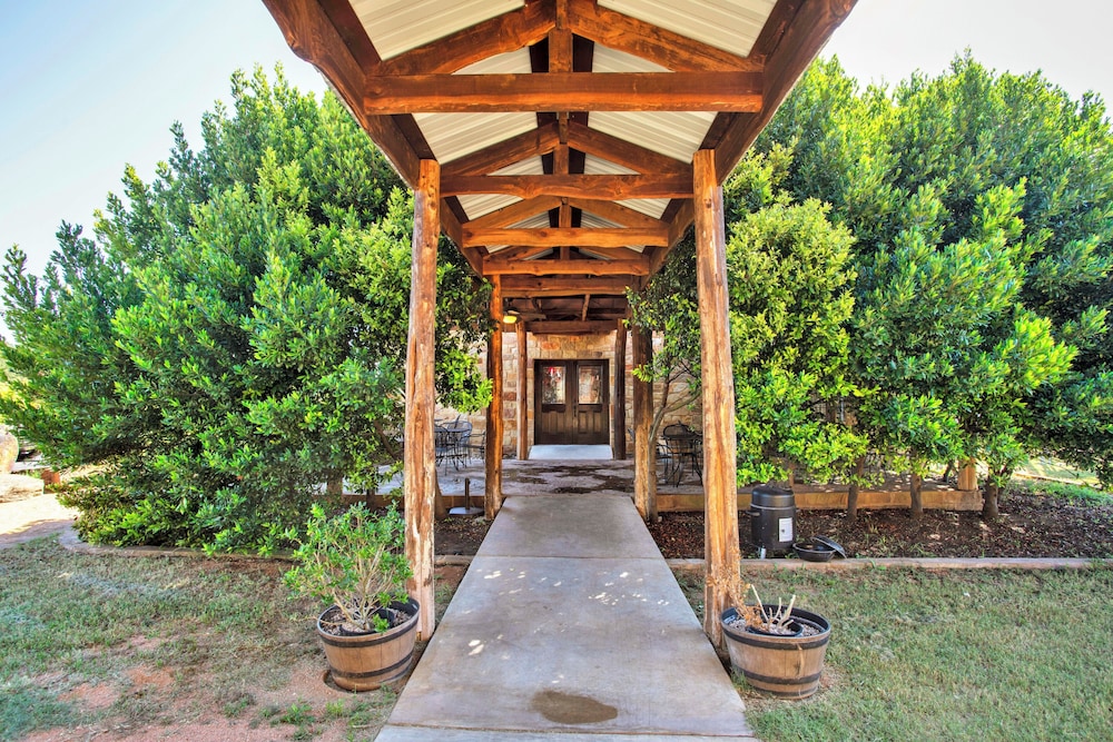 Mendelbaum Winery Guest Cabins