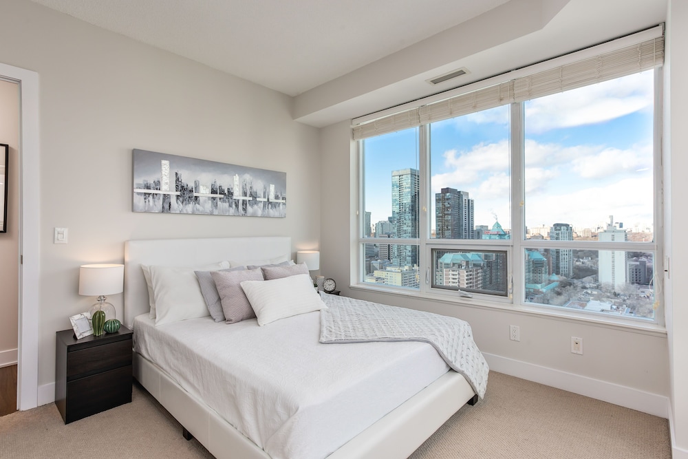 QuickStay - Beautiful Toronto Condo, City Views - Image 2