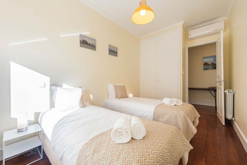 Spacious Graça River View Apartment view 4