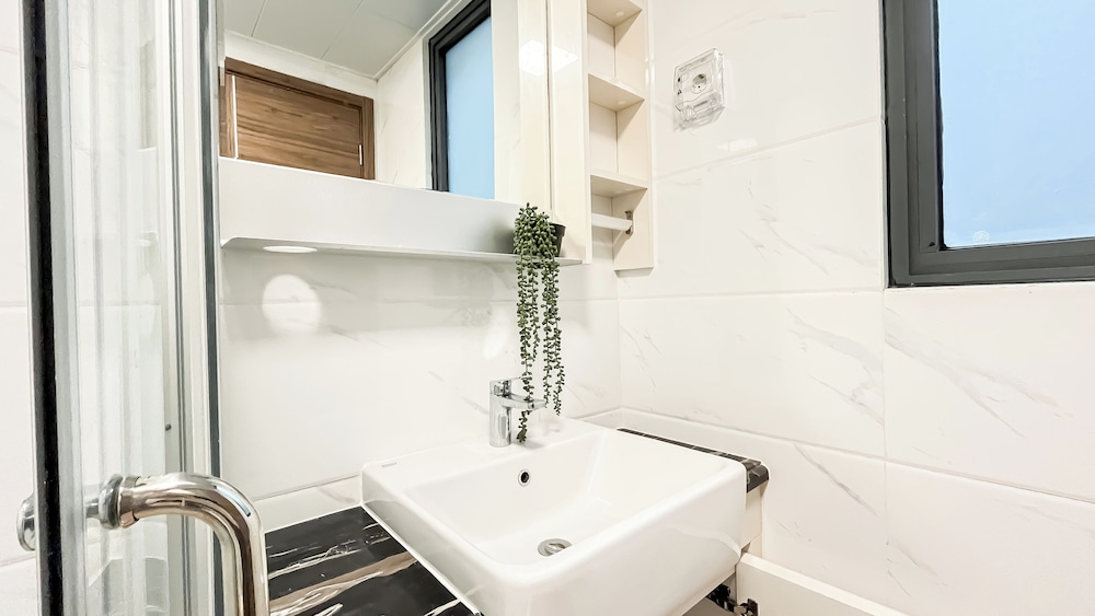 Elegant And Homey 3Br Apartment Sky House Bsd