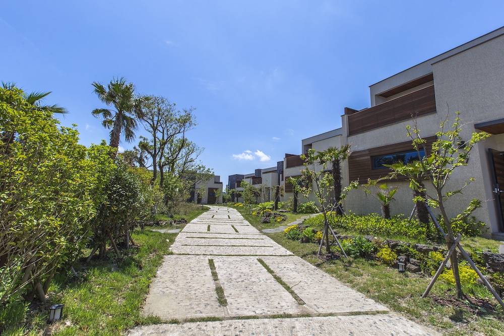 Leeum Island Spa & Pool Villa