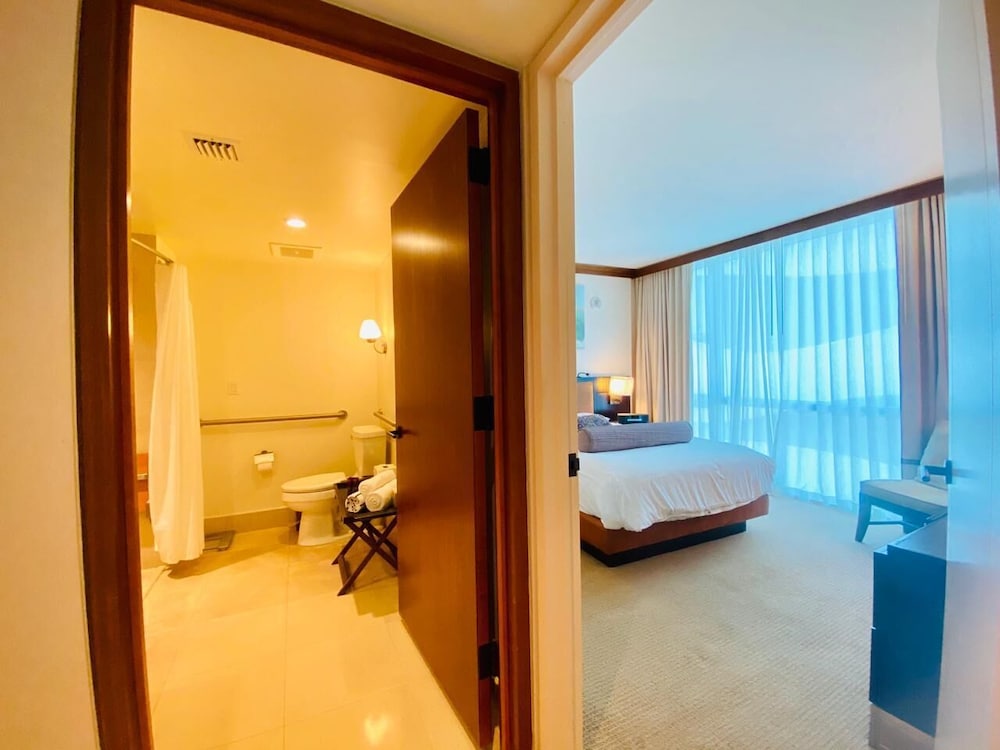 Carillon Miami Beach Private Suites