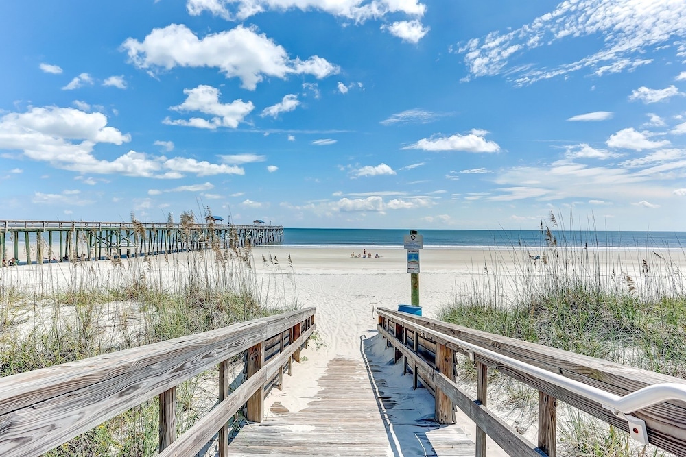 Fernandina Beach Vacations - Enchanting Ground Unit Condo Few Steps Away from the Ocean Side by RedAwning - Property Image 41