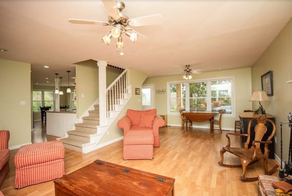 Cypress Ridge 4 Bedroom Home by RedAwning