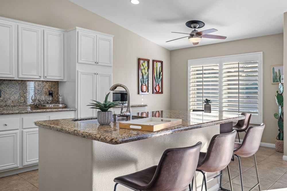 La Quinta Desert Haven Luxe Stay w/ Private Pool, Hot Tub, Pool Table