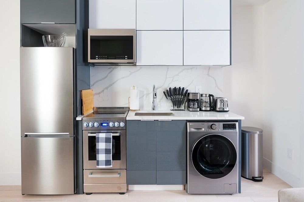 48 Midtown West Apt