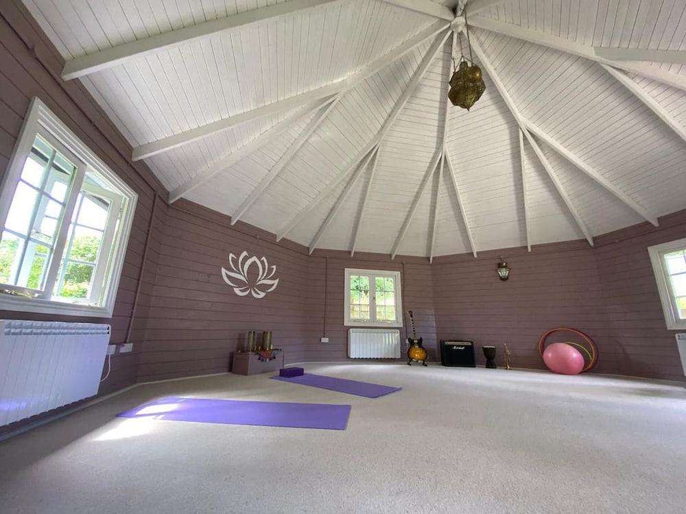 Family Home With Large Garden and Pool Near Totnes view 5