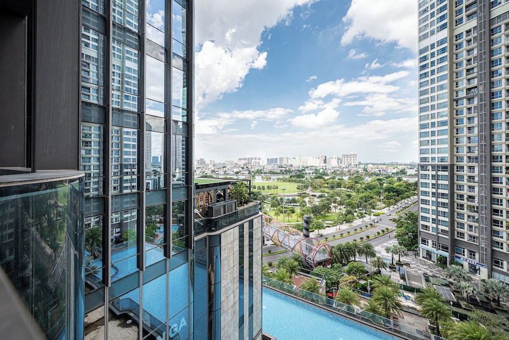 Somi Luxstay Landmark 81