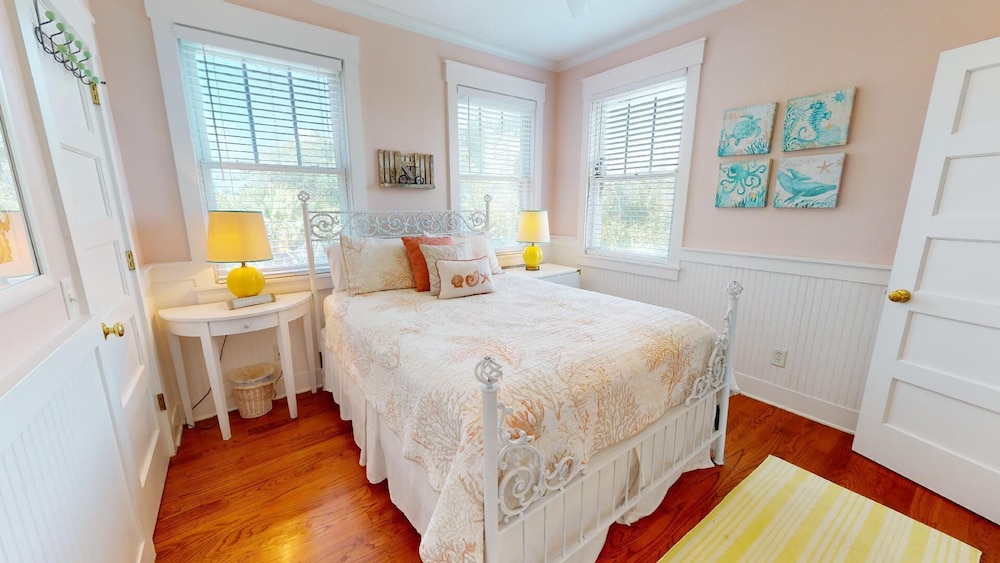 Thirst N' Howl by Tybee Vacation Rentals
