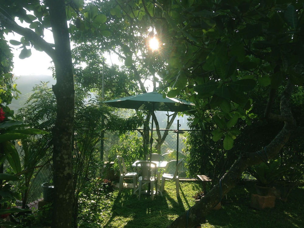 Moon Hills Hotel