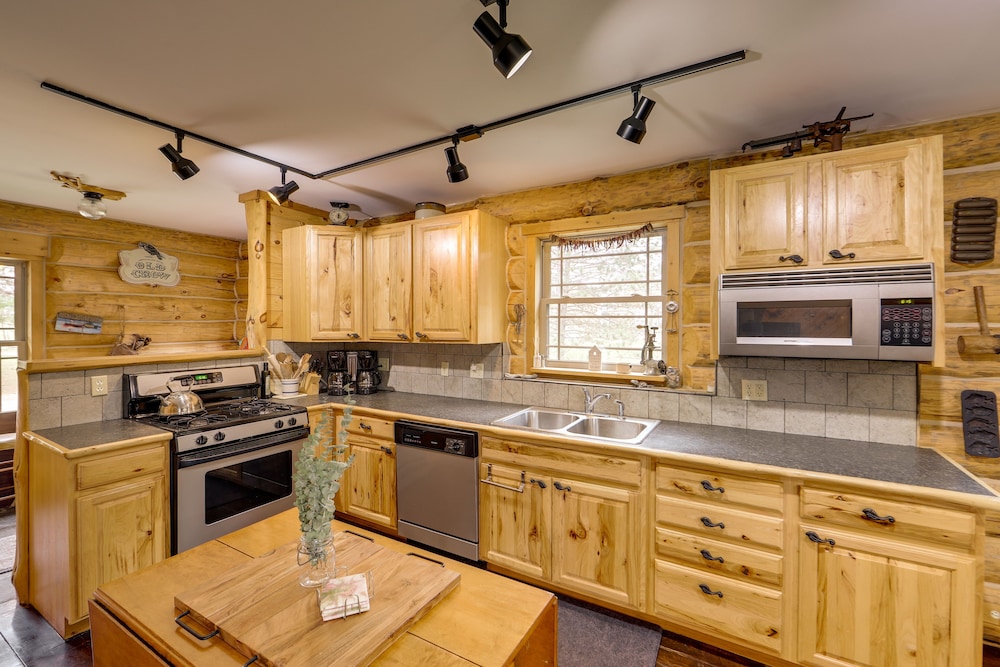 Rustic Tustin Cabin on 7 Acres w/ Fire Pit  Porch - Property Image 23