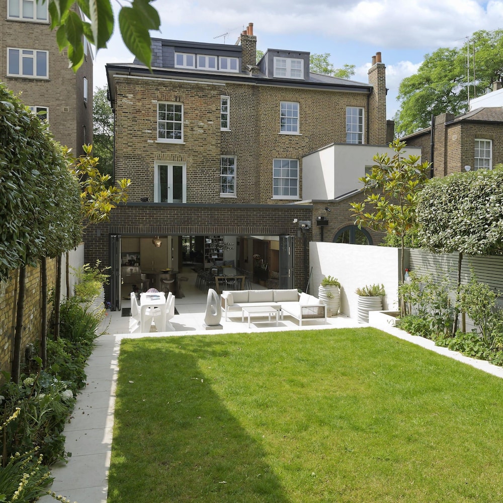Astounding 7bed Notting Hill Family Home w Private Garden Games Room Parking