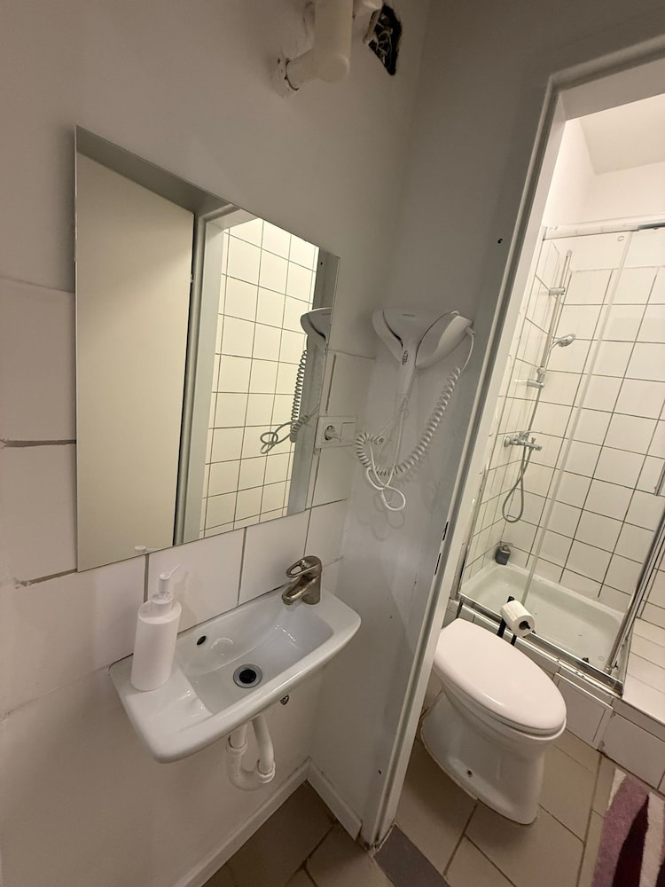 Comfy 2BR Apt Westbahnhof Area