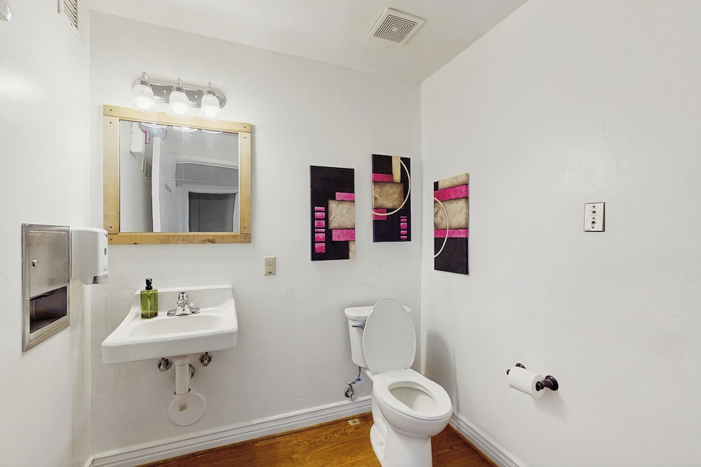 6BR Home w/ a Private Pool, W & D, & Large Yard