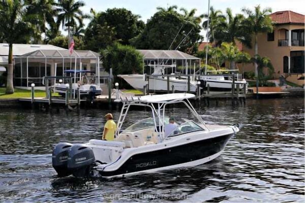 Seahorse Cove - Pool, Gulf Access & Tiki Bar 3 Bedroom Home