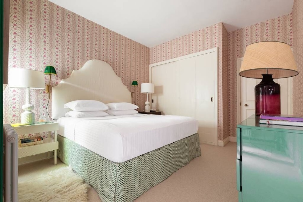 Porchester Square VI by Onefinestay