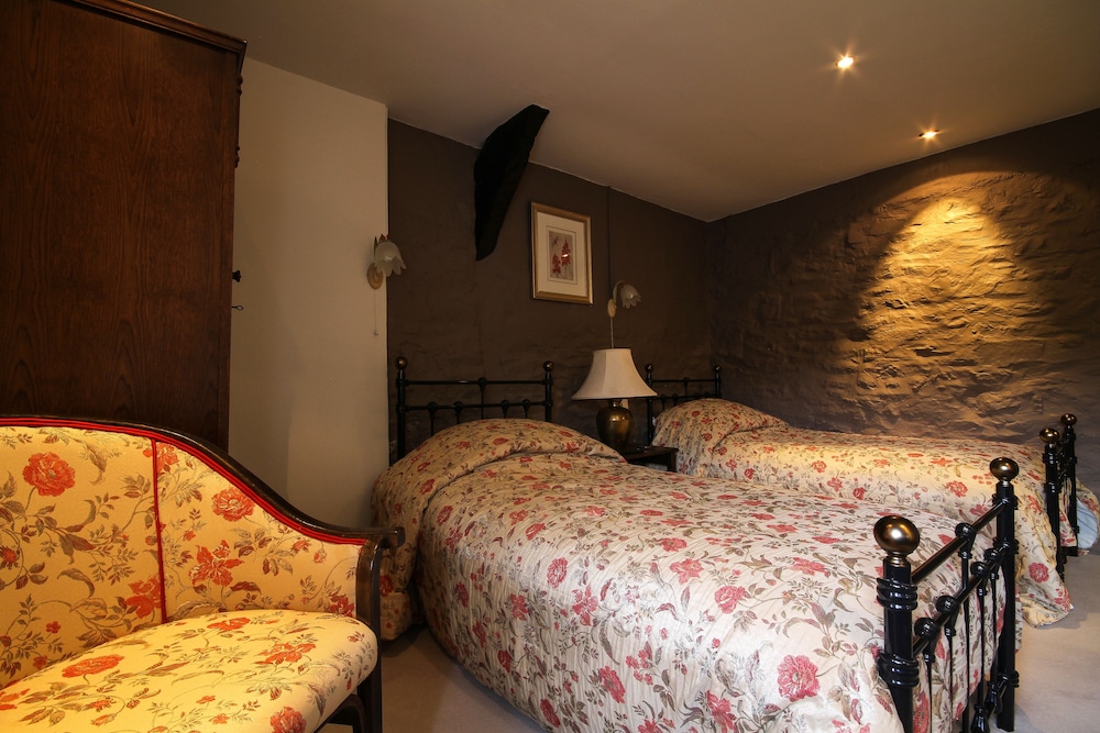 The Oxenham Arms